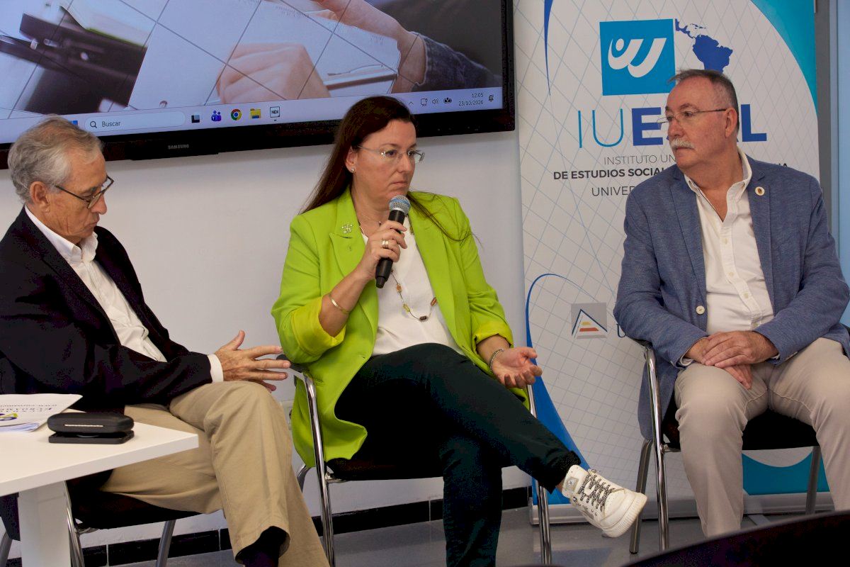 Ramón Jáuregui imparte en la UA una conferencia sobre los desafíos de América Latina ante Estados Unidos y China