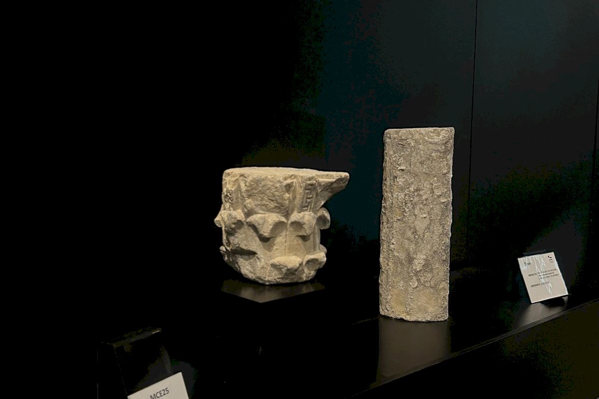 Elche musealiza un capitel del siglo XI hallado en los Baños Árabes