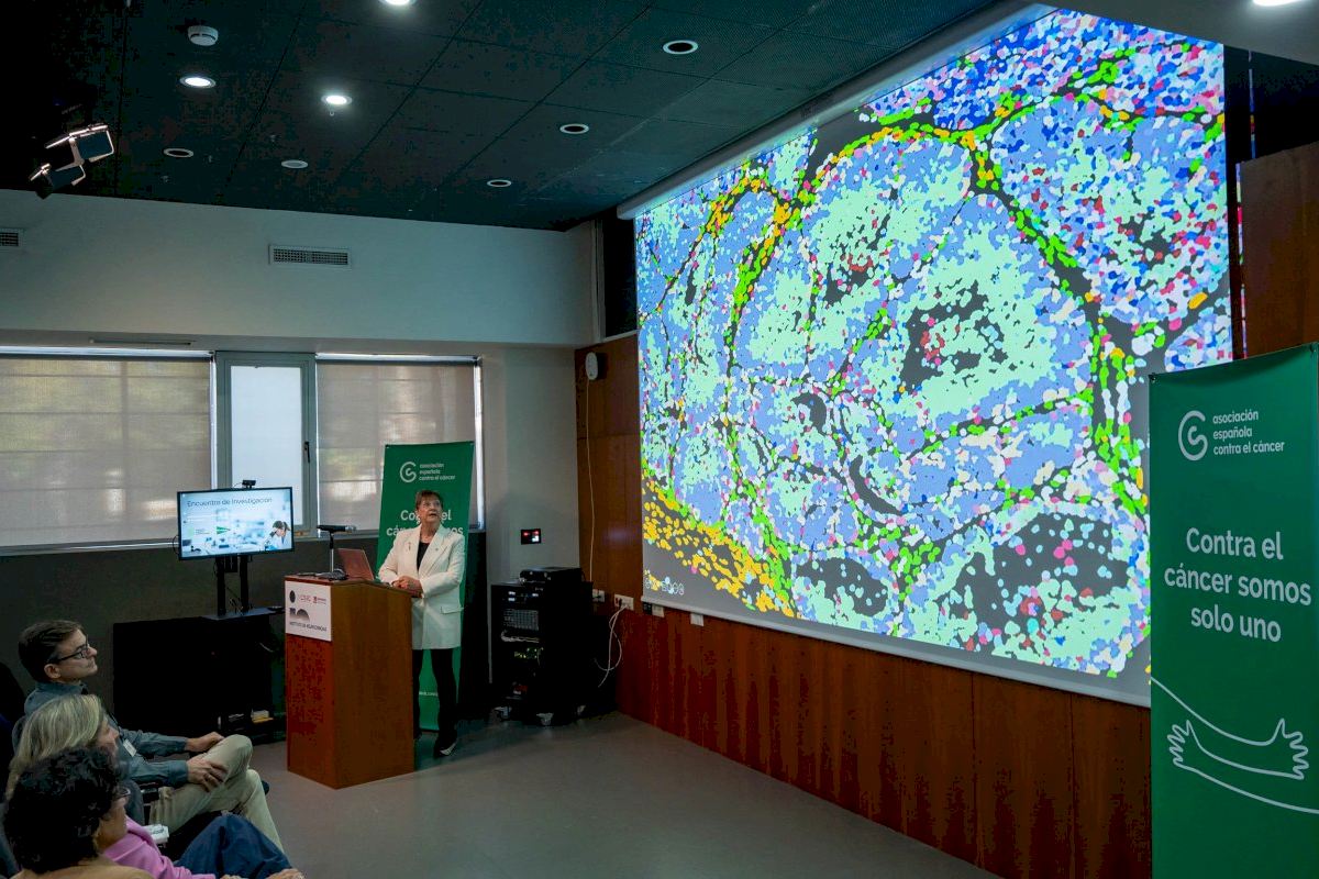 El Instituto de Neurociencias CSIC-UMH recibe la visita de la Asociación Española Contra el Cáncer y de El Corte Inglés