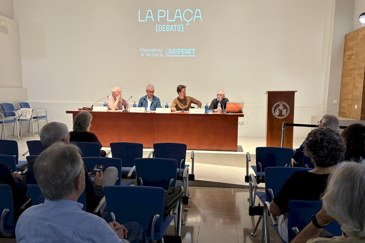 La Plaça Debats abre el debate sobre la influencia del fútbol en el urbanismo y el futuro de las ciudades