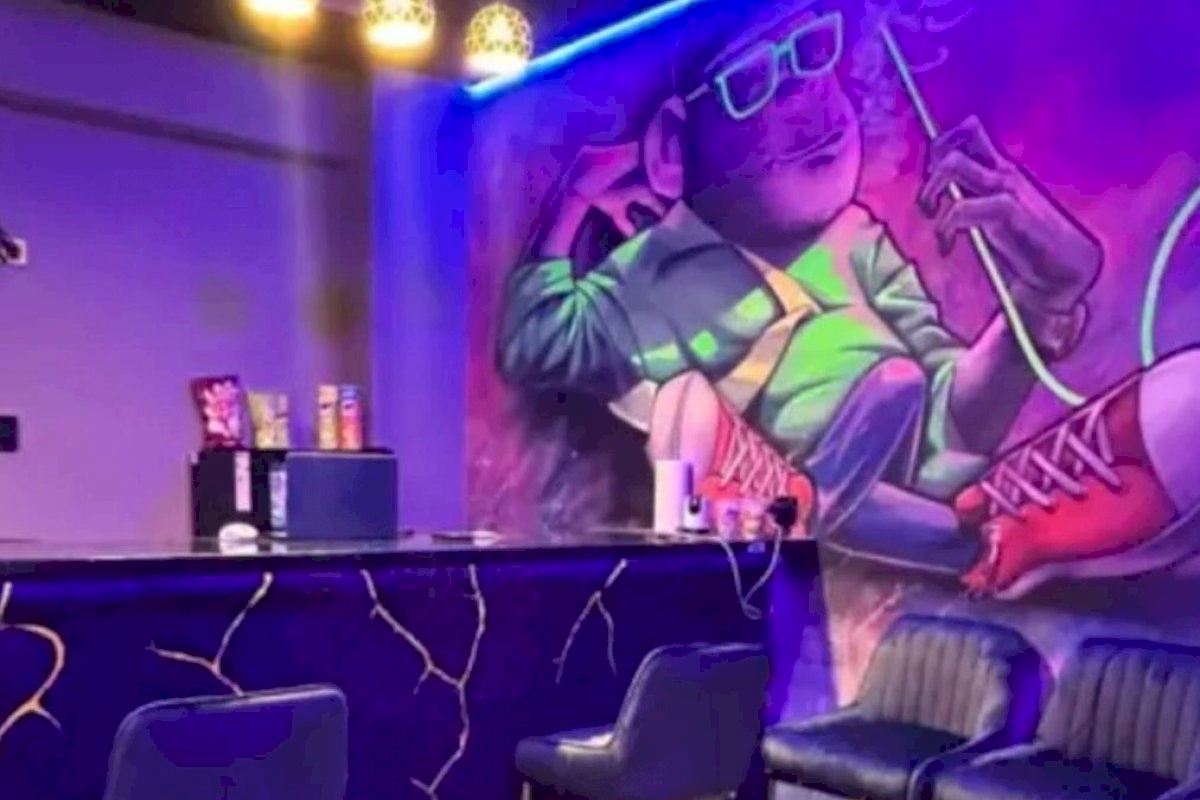 Un aviso por una joven convulsionando en plena calle en Valencia acaba destapando un club de cannabis