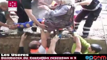 Los bomberos rescatan a 3 personas mayores de un pozo en Les Useres