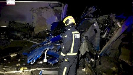 Un hombre resulta herido en el choque entre dos camiones en Benicàssim
