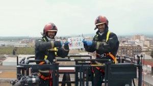 Los bomberos felicitan el cumpleaños con este emotivo video a los niños de Castellón