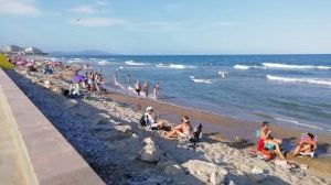 Caceroladas para denunciar el abandono de la playa Morro de Gos de Oropesa del Mar