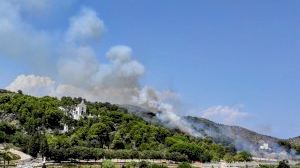 Un incendio en Gandia pone en alerta la ermita de Santa Anna