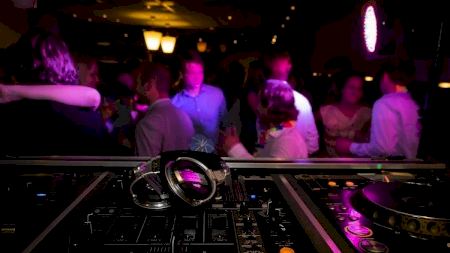 Desallotgen una festa en una finca del Campello amb quasi un centenar d'assistents