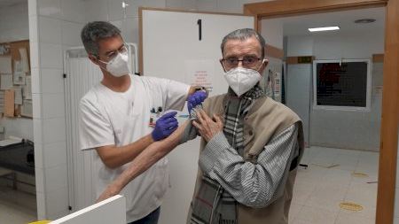 La Comunitat Valenciana inicia la vacunación para los mayores de noventa años