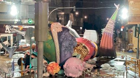 Diluvia sobre les falles en la Plantà més extrema per la DANA