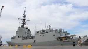 Així és la fragata Méndez Núñez que ha atracat en el port de Castelló