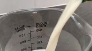 VIDEO | ¿Hay un litro de leche en un tetra-brik de litro? VIDEO | ¿Hay un litro de leche en un tetra-brik de litro?