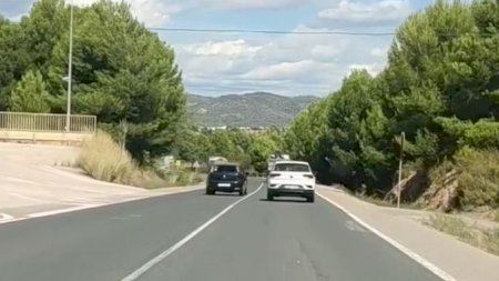 Pillado adelantando varios coches en línea continua en la carretera entre Onda y l’Alcora