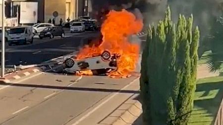 Un coche se incendia tras volcar en la CV-20 en Onda