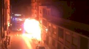 Paorós incendi en un garatge de Benaguasil: les flames van eixir fins al carrer Paorós incendi en un garatge de Benaguasil: les flames van eixir fins al carrer