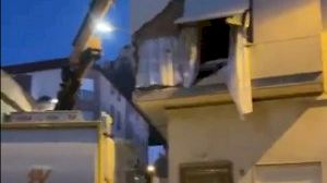 El camió del fem destrossa un habitatge a Tavernes de la Valldigna