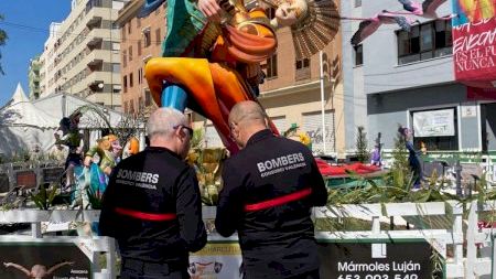 Objectiu Cremà segura: els bombers revisen més de 500 monuments per a minimitzar riscos Objectiu Cremà segura: els bombers revisen més de 500 monuments per a minimitzar riscos