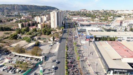 Alacant, impressionant, vista des del cel durant la monumental romeria al Monestir de la Santa Faç