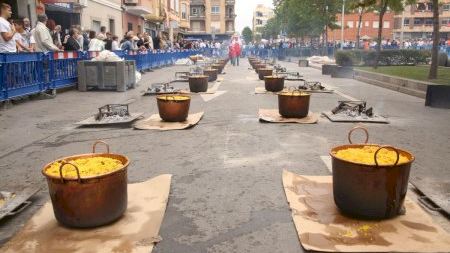 Almassora celebra su día grande con el reparto de más de 7.000 raciones de arroz