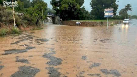 La DANA descarga 229 litros en Benicàssim colmando calles y ramblas