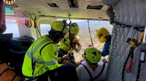 Rescatan a un hombre tras sufrir una lesión en la Cueva del Turche de Buñol Rescatan a un hombre tras sufrir una lesión en la Cueva del Turche de Buñol