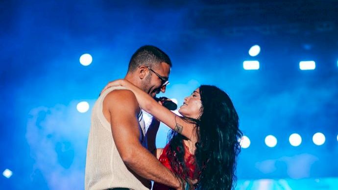 Beso y abrazos de Miguel Ángel Silvestre en el Arenal Sound: todas quieren ser Lali