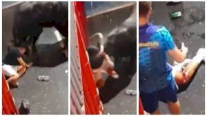Impresionante cogida a un joven en los bous al carrer de Calp