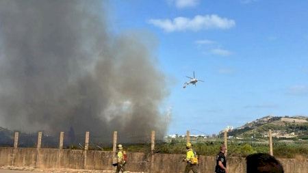 Controlado el incendio forestal que ha obligado a desalojar a 15 personas en Cullera