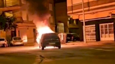 S'incendia un cotxe en plena Nit de la Xulla de Vila-real