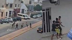 Alarma a Sueca per una multitudinària baralla a navajazos en ple carrer Alarma a Sueca per una multitudinària baralla a navajazos en ple carrer