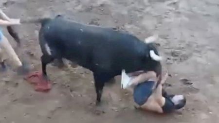 Tarde de toros accidentada en Almassora: aparatosa doble cogida