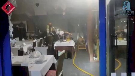 Grave incendio calcina una conocida arrocería de la costa de Orihuela