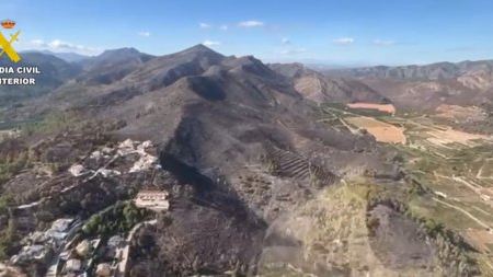 Imagen desoladora: los estragos del incendio de Montitxelvo tras arrasar más de 2.500 hectáreas en cinco días