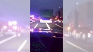 Persecució policial de pel·lícula en plena autovía: un camió provoca diversos accidents mentre fuig dels agents en València Persecució policial de pel·lícula en plena autovía: un camió provoca diversos accidents mentre fuig dels agents en València