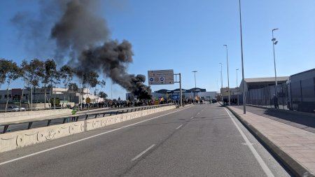 Indignación en el campo valenciano: cortan el acceso al Puerto de Castellón