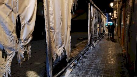 VIDEO | Es crema la carpa d'una falla de València a tres dies de les Falles VIDEO | Es crema la carpa d'una falla de València a tres dies de les Falles