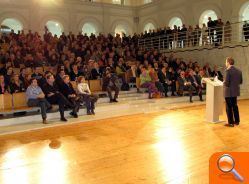 El Partido Popular pide el voto para Mariano Rajoy en su mitin celebrado en el Centre Municipal de Cultura La Mercé - (foto 5)