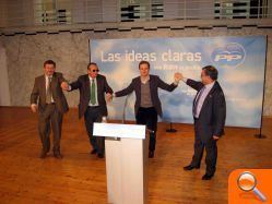 El Partido Popular pide el voto para Mariano Rajoy en su mitin celebrado en el Centre Municipal de Cultura La Mercé - (foto 6)