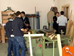 El alcalde de Vila-real, Juan José Rubert, visita el funcionamiento del programa Escola Taller de la ciudad