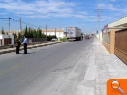 Almassora aplica con éxito la limitación de estacionamiento de camiones en la calle San Jaime