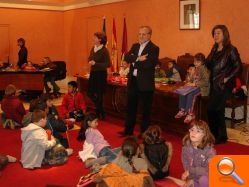 Los alumnos de 1º de primaria del colegio Cervantes visitan el Ayuntamiento