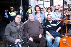 El Ayuntamiento tiene habilitada una zona para que las personas discapacitadas presencien la mascletà - (foto 2)