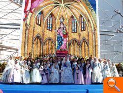 Los falleros rinden su ofrenda con fervor a la Virgen de la Misericordia