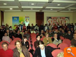 Trabajadores de la FTA-UGT hacen acto de presencia en el pleno para reivindicar mayor cobertura para el paro agrícola - (foto 7) Trabajadores de la FTA-UGT hacen acto de presencia en el pleno para reivindicar mayor cobertura para el paro agrícola - (foto 7)