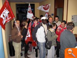 Trabajadores de la FTA-UGT hacen acto de presencia en el pleno para reivindicar mayor cobertura para el paro agrícola - (foto 6) Trabajadores de la FTA-UGT hacen acto de presencia en el pleno para reivindicar mayor cobertura para el paro agrícola - (foto 6)