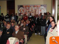 Trabajadores de la FTA-UGT hacen acto de presencia en el pleno para reivindicar mayor cobertura para el paro agrícola - (foto 4) Trabajadores de la FTA-UGT hacen acto de presencia en el pleno para reivindicar mayor cobertura para el paro agrícola - (foto 4)