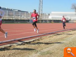 Miriam Monfort vuelve a demostrar su calidad en el autonómico de  atletismo de aire libre