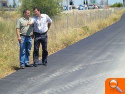 El camino rural de acceso al peaje, asfaltado