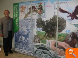 Juan Sancho ha clausurado esta mañana la exposición El mundo de los sellos, instalada en el colegio Llebeig - (foto 3)