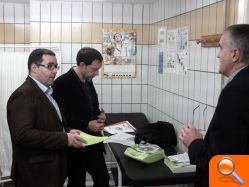 La delegación de Deportes adquiere tres desfibriladores para sus instalaciones - (foto 2) La delegación de Deportes adquiere tres desfibriladores para sus instalaciones - (foto 2)