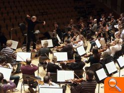 Gianandrea Noseda ultima los ensayos con la Orquestra de la Comunitat Valenciana para el concierto ‘Todos con Haití’